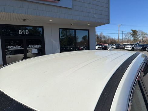 Used 2023 Nissan Rogue SV image 12