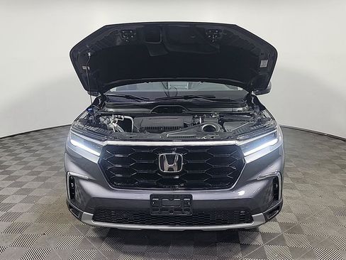 Certified 2025 Honda Pilot Touring image 14