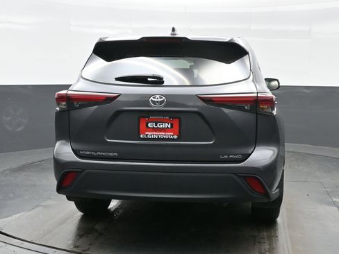 Used 2024 Toyota Highlander LE image 5