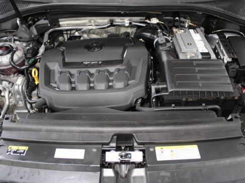 Used 2021 Volkswagen Tiguan SE w/ Panoramic Sunroof Package FWD image 26