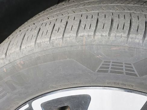 Used 2025 Volkswagen Atlas SE FWD image 11