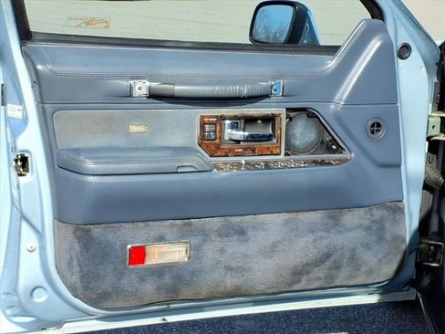 Used 1990 Lincoln Town Car Cartier image 4