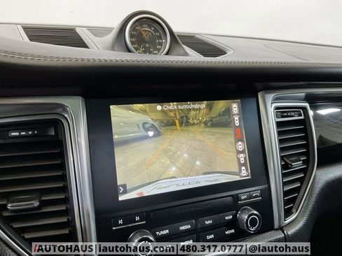 Used 2018 Porsche Macan Turbo w/ Premium Package Plus image 33