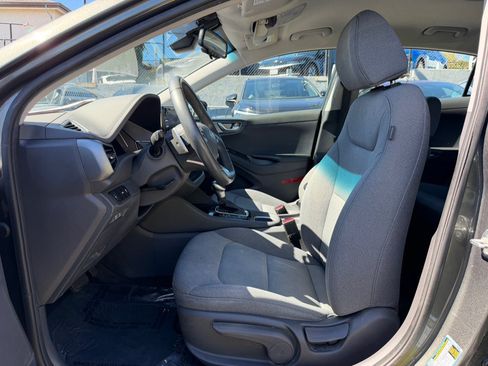Used 2022 Hyundai Ioniq SE FWD image 10