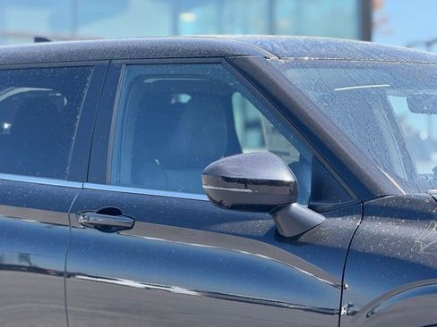 New 2026 Mitsubishi Outlander SE image 4