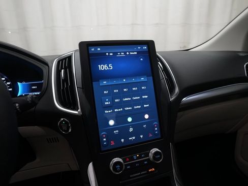 Used 2024 Ford Edge Titanium image 6