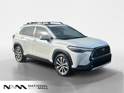 Used 2022 Toyota Corolla Cross XLE w/ Convenience Package image 7