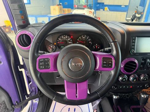Used 2017 Jeep Wrangler Unlimited Sahara AWD/4WD image 23