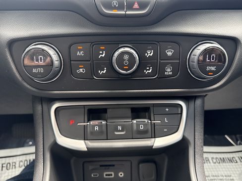 Used 2024 GMC Terrain SLT FWD image 30