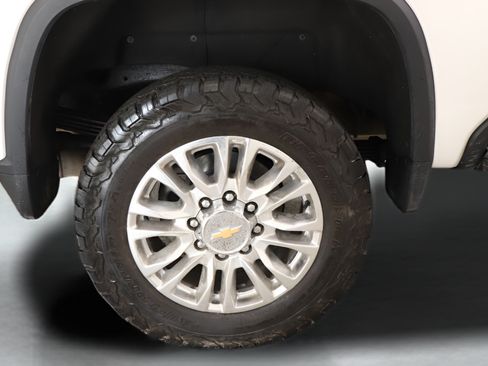Used 2021 Chevrolet Silverado 2500 High Country w/ Z71 Off-Road Package AWD/4WD image 39