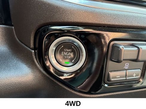 Used 2025 Chevrolet Silverado 2500 LT w/ Convenience Package AWD/4WD image 10
