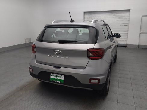 Used 2024 Hyundai Venue SEL FWD image 7