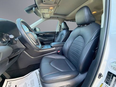 Used 2023 Toyota Highlander XLE FWD image 30