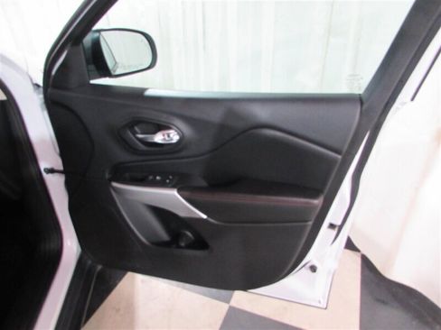 Used 2018 Jeep Cherokee Trailhawk image 66