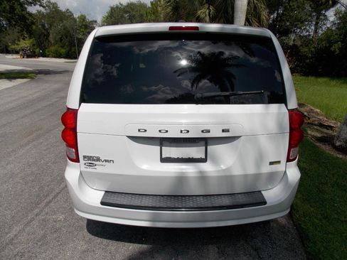 Used 2018 Dodge Grand Caravan SE FWD image 12