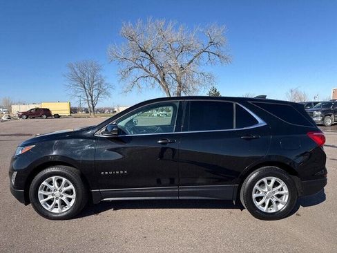 Used 2018 Chevrolet Equinox LT image 3