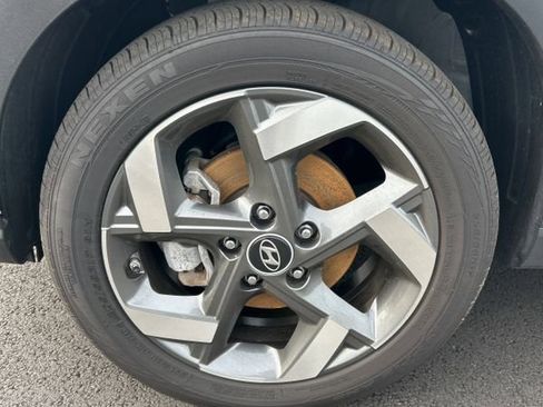 Used 2025 Hyundai Venue Limited image 10