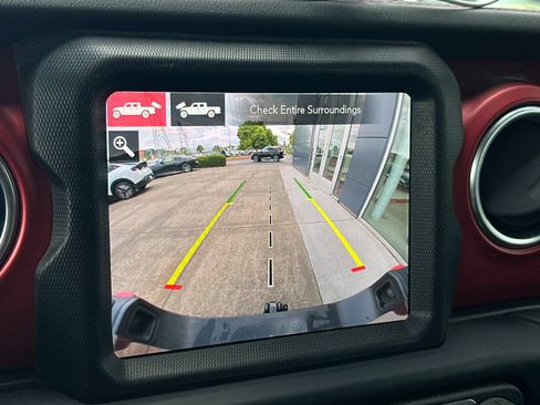 Used 2021 Jeep Gladiator Rubicon AWD/4WD image 17