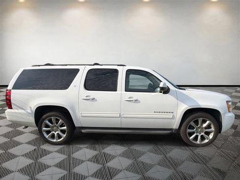 Used 2013 Chevrolet Suburban LT RWD image 4