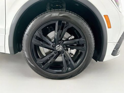 Used 2024 Volkswagen Tiguan SE R-Line FWD image 30