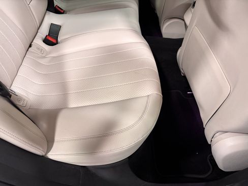 Used 2017 Mercedes-Benz E 300 4MATIC image 23