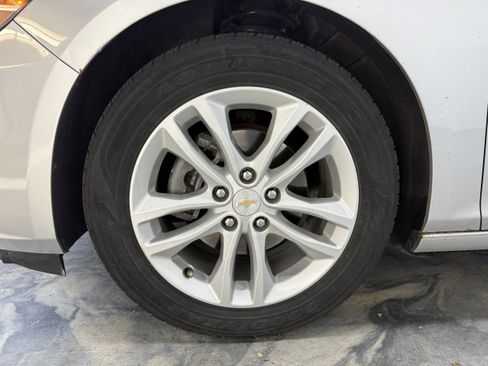 Used 2018 Chevrolet Malibu LT image 25