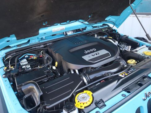 Used 2018 Jeep Wrangler Unlimited Rubicon w/ Cold Weather Group image 32