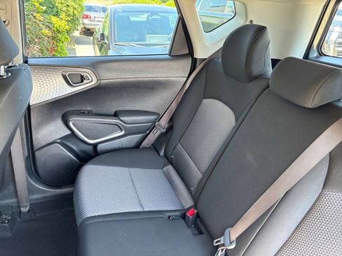 Used 2025 Kia Soul LX w/ LX Technology Package FWD image 37
