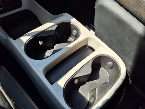 Used 2020 Chrysler Voyager LX image 27