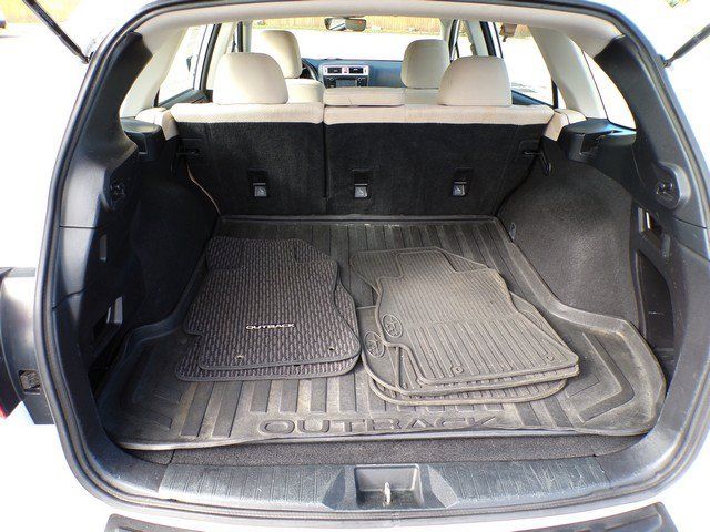 Used 2017 Subaru Outback 2.5i AWD/4WD image 17