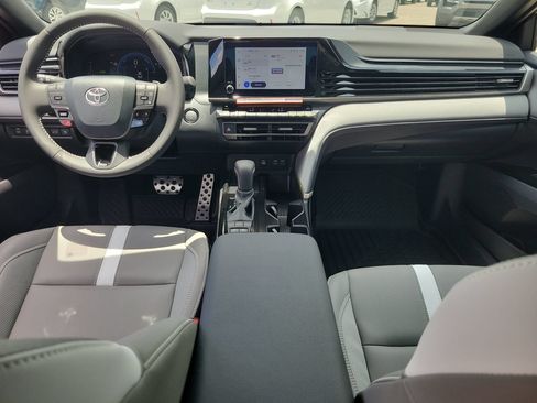 Used 2026 Toyota Camry SE FWD image 13