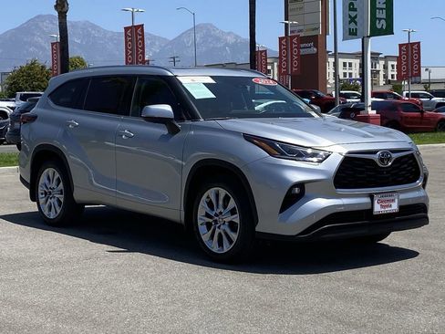 Certified 2024 Toyota Highlander Limited AWD/4WD image 45