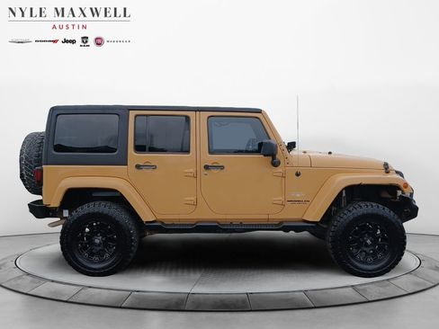 Used 2013 Jeep Wrangler Unlimited Sahara w/ Connectivity Group AWD/4WD image 17