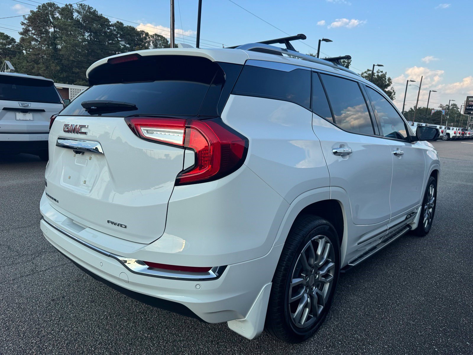 Used 2024 GMC Terrain Denali w/ Denali Premium Package AWD/4WD image 8