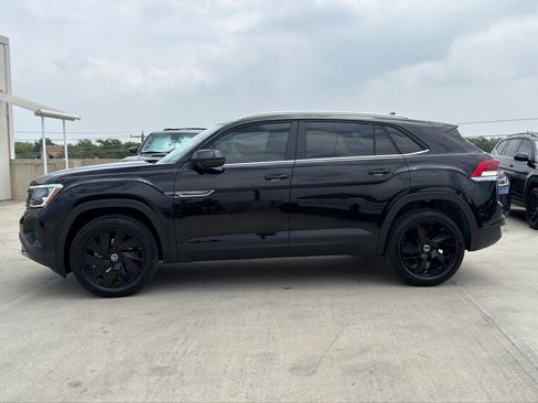 New 2026 Volkswagen Atlas Cross Sport SE FWD image 6