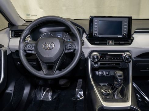 Used 2022 Toyota RAV4 XLE image 2