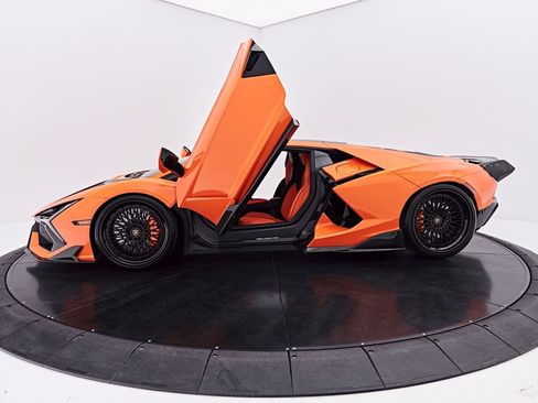 Used 2025 Lamborghini Revuelto AWD/4WD image 25