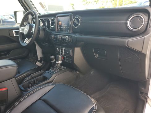 Used 2023 Jeep Wrangler Unlimited Sahara image 19