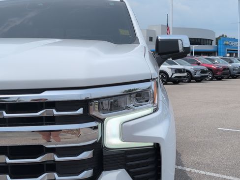 Used 2024 Chevrolet Silverado 1500 LTZ w/ Technology Package AWD/4WD image 12