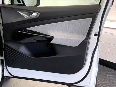 Certified 2024 Volkswagen ID.4 Pro image 23