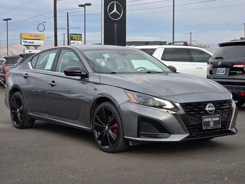 Used 2023 Nissan Altima 2.5 SR w/ SR Premium Package image 7