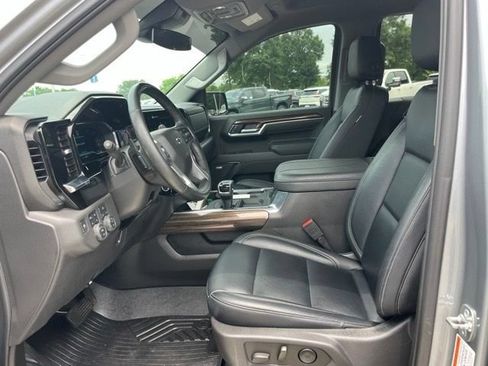 Used 2025 Chevrolet Silverado 1500 LT Trail Boss w/ Convenience Package II AWD/4WD image 17
