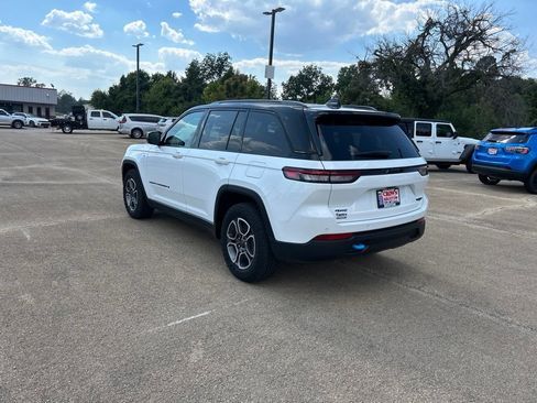 Used 2022 Jeep Grand Cherokee Trailhawk AWD/4WD image 3