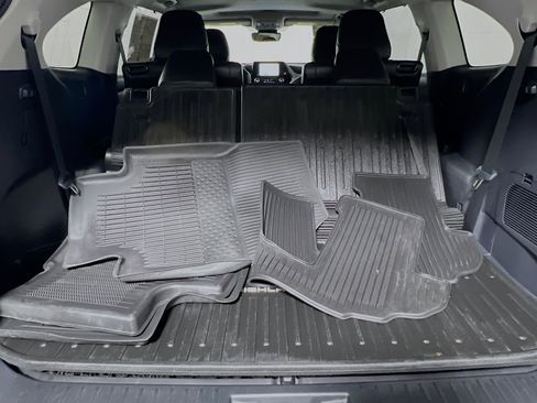 Used 2024 Toyota Highlander XLE image 34