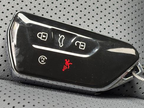 Used 2026 Volkswagen Tiguan SE AWD/4WD image 25