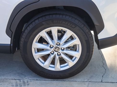 Certified 2022 Toyota Corolla Cross LE w/ Moonroof Package FWD image 11