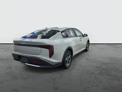 Used 2025 Kia K4 FWD image 3