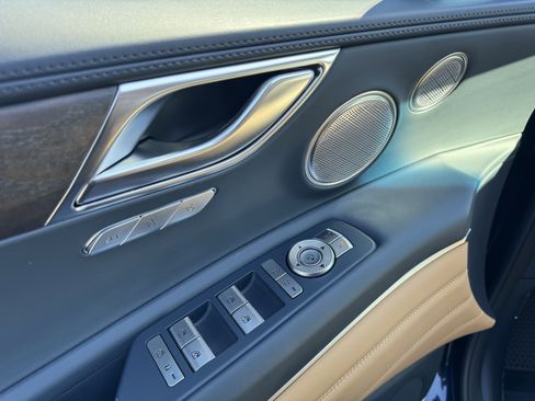 Used 2023 Genesis GV80 2.5T w/ Prestige 20" Package image 14