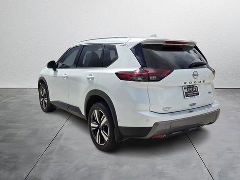Used 2024 Nissan Rogue SL w/ SL Premium Package image 4
