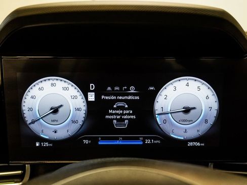 Used 2024 Hyundai Elantra SEL image 28